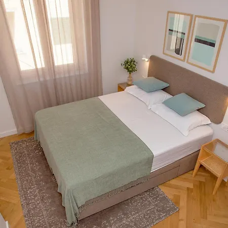 New Orange Boutique L Apartment