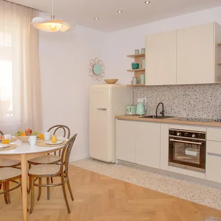 New Orange Boutique L * Split