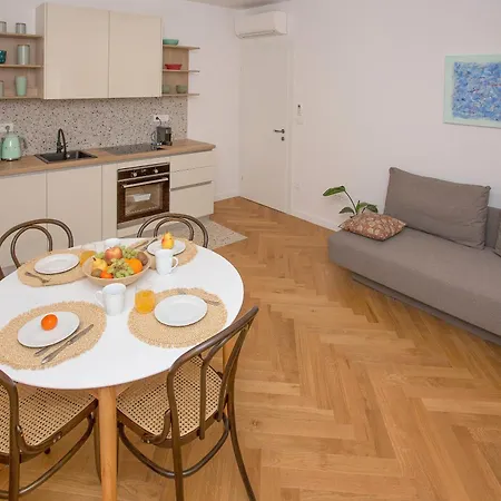 New Orange Boutique L * Split