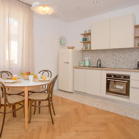 Apartmán New Orange Boutique L Split