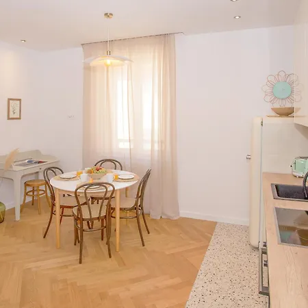 New Orange Boutique L Apartment *