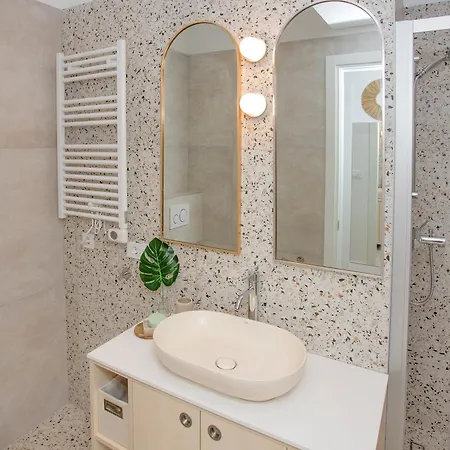 New Orange Boutique L *